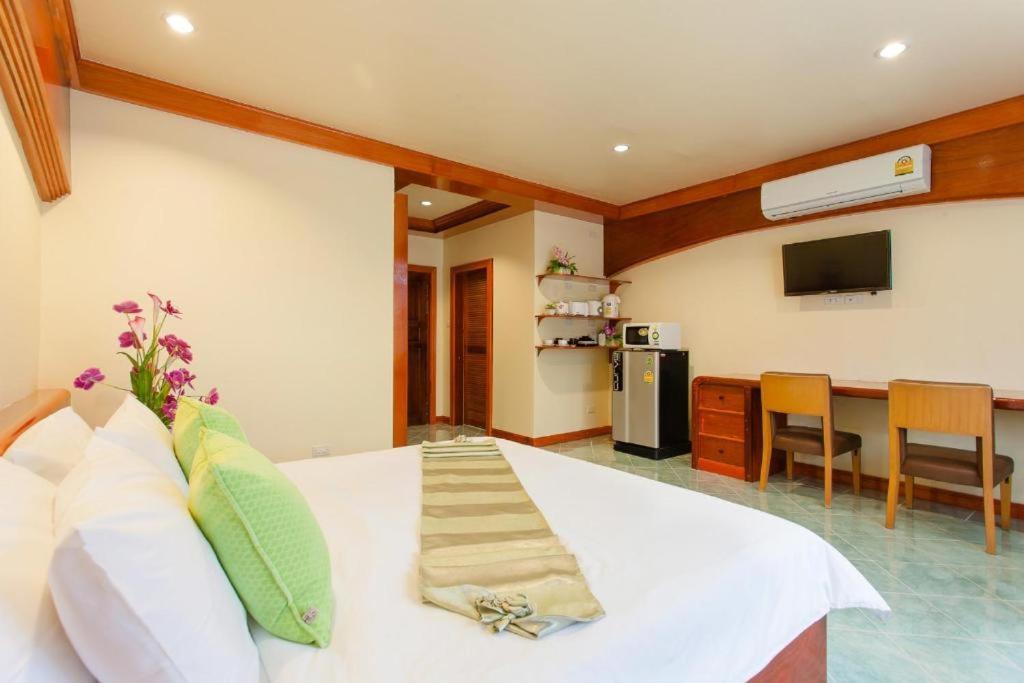 Id Residences Phuket Bagian luar foto